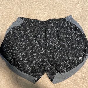 Nike Dri-Fit Tempo Shorts - M